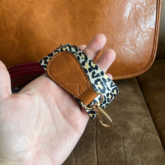 Vegan leather Crossbody bag with 2 straps - Picture 5 of 7